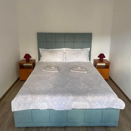 Апартаменты Apartament Cristian Оршова Экстерьер фото