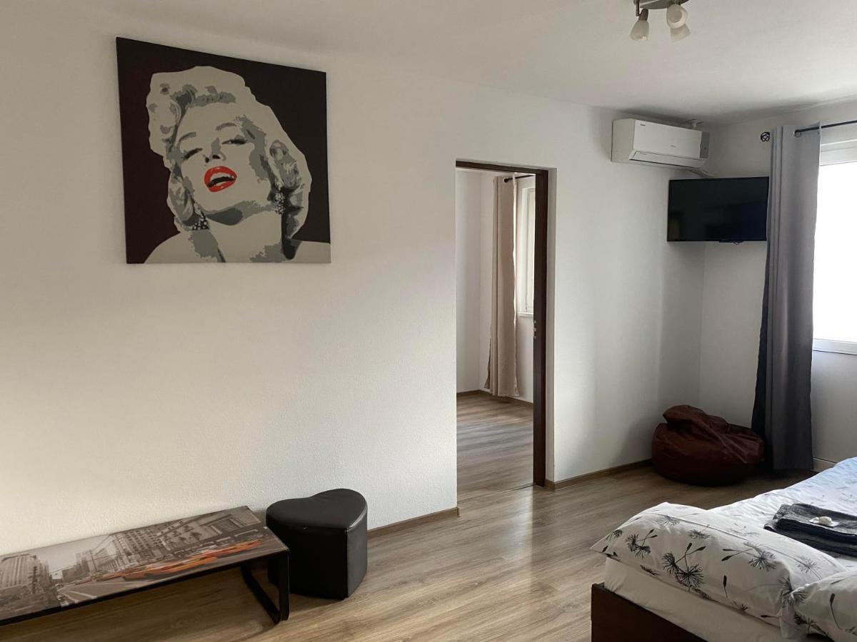 Апартаменты Apartament Cristian Оршова Экстерьер фото